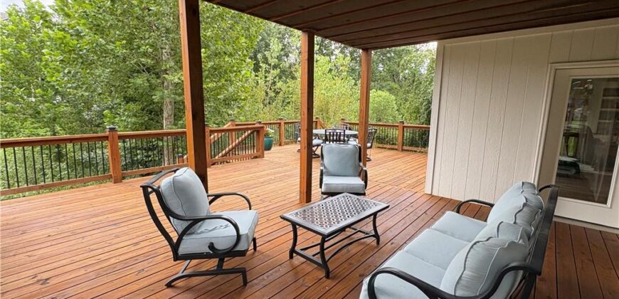 13829 Clear Creek Drive, Parkville, MO 64152