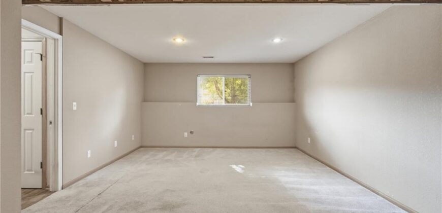 11421 N Kentucky Avenue, Kansas City, MO 64157