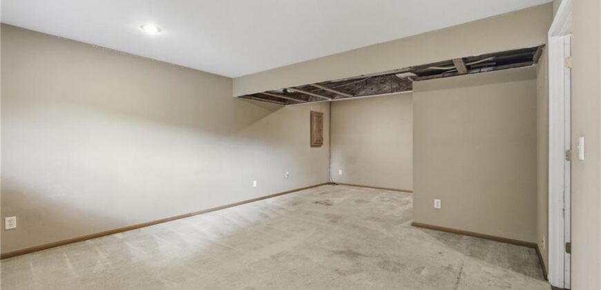 11421 N Kentucky Avenue, Kansas City, MO 64157