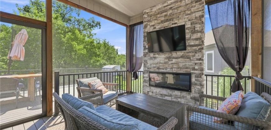 13559 Terrace Park Drive, Parkville, MO 64152
