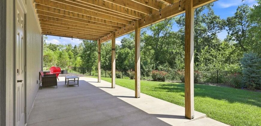 13559 Terrace Park Drive, Parkville, MO 64152