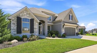 13559 Terrace Park Drive, Parkville, MO 64152