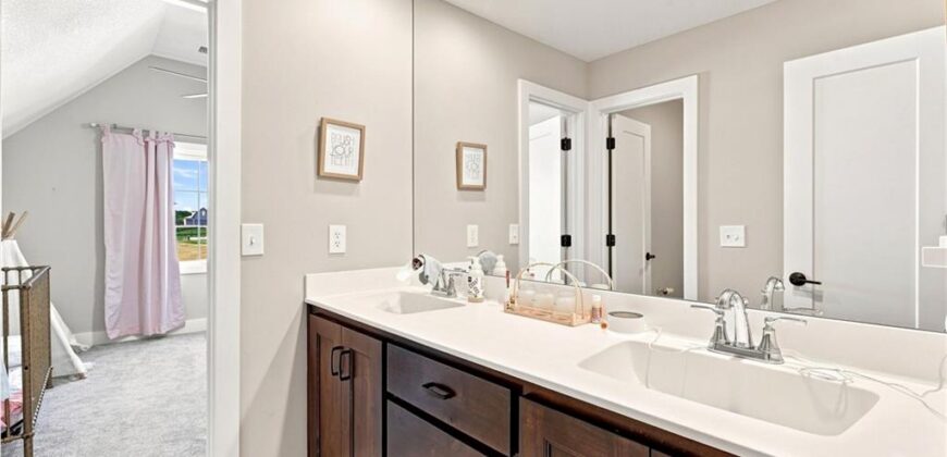 13559 Terrace Park Drive, Parkville, MO 64152