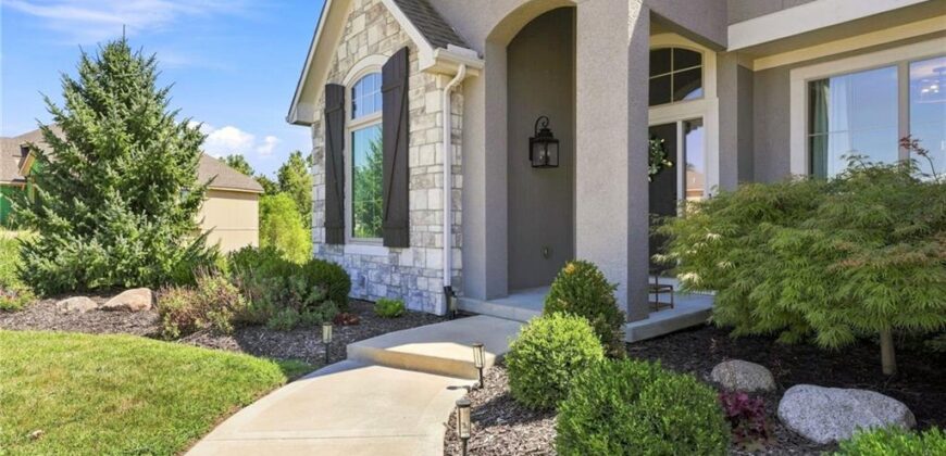 13559 Terrace Park Drive, Parkville, MO 64152