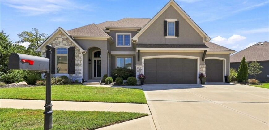 13559 Terrace Park Drive, Parkville, MO 64152