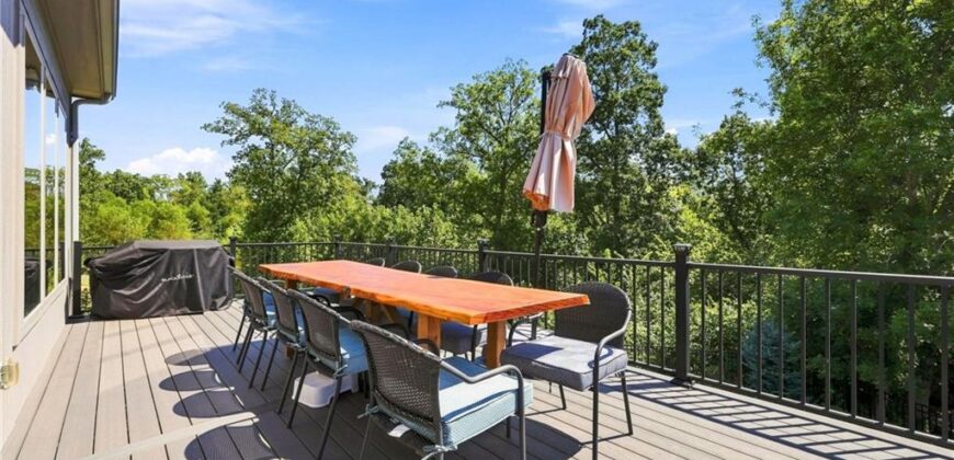 13559 Terrace Park Drive, Parkville, MO 64152