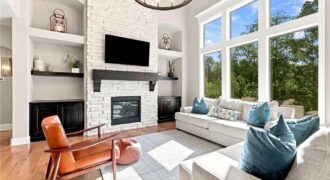 13559 Terrace Park Drive, Parkville, MO 64152