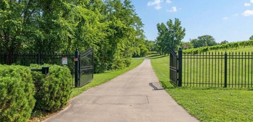 22350 Grass Pad Road, Platte City, MO 64079