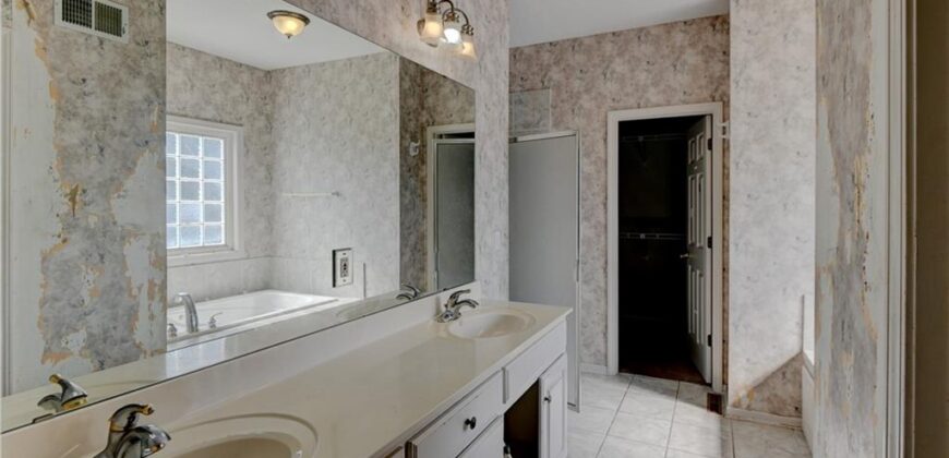 6826 N Charleston Drive, Kansas City, MO 64119