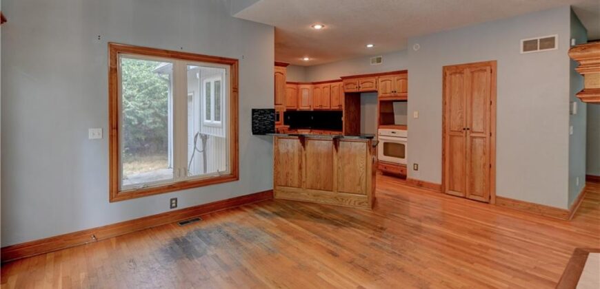 6826 N Charleston Drive, Kansas City, MO 64119