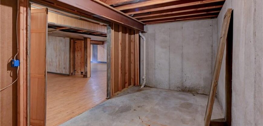 6826 N Charleston Drive, Kansas City, MO 64119