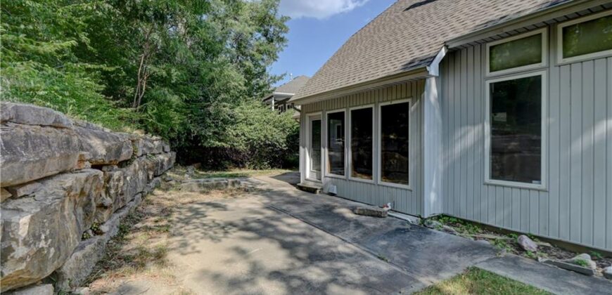 6826 N Charleston Drive, Kansas City, MO 64119