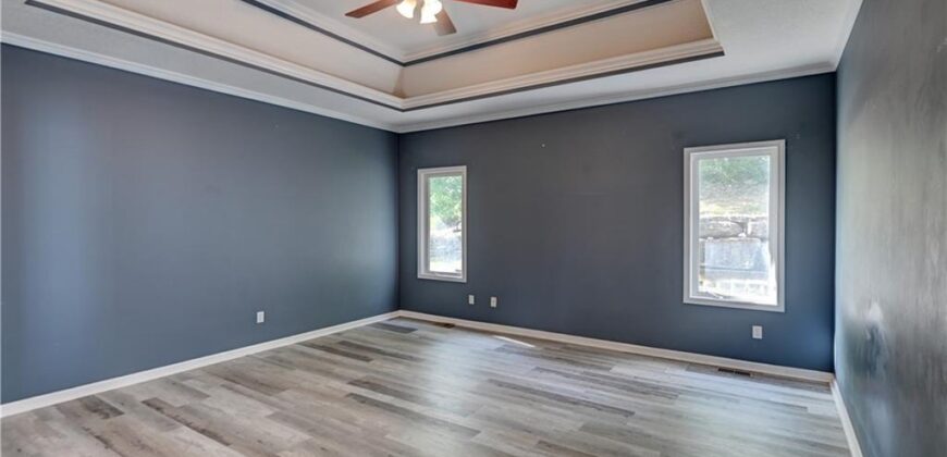 6826 N Charleston Drive, Kansas City, MO 64119