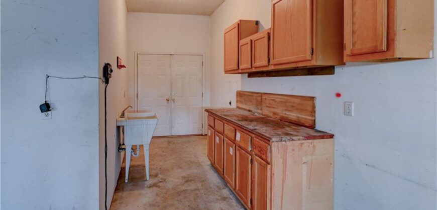 6826 N Charleston Drive, Kansas City, MO 64119