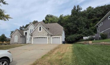 6826 N Charleston Drive, Kansas City, MO 64119