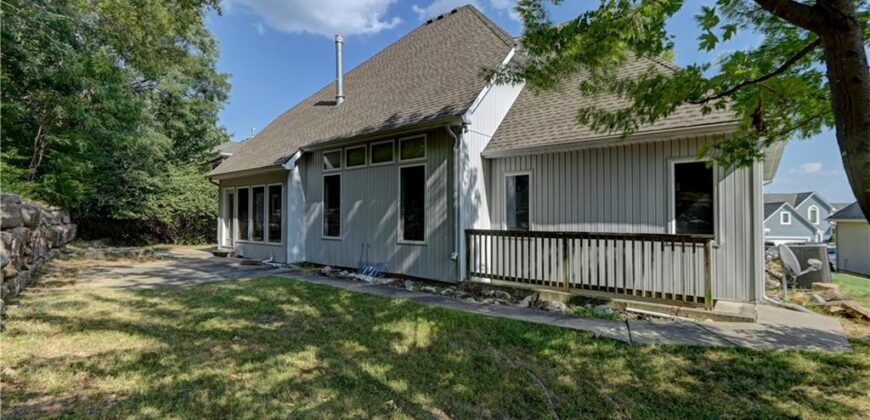 6826 N Charleston Drive, Kansas City, MO 64119