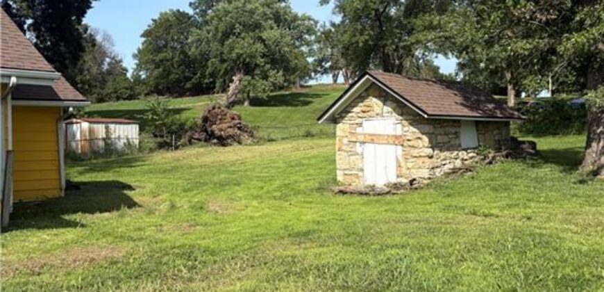 3717 N Brighton Avenue, Kansas City, MO 64117