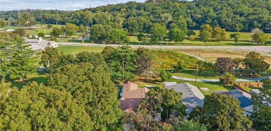 1228 E 25th Avenue, North Kansas City, MO 64116