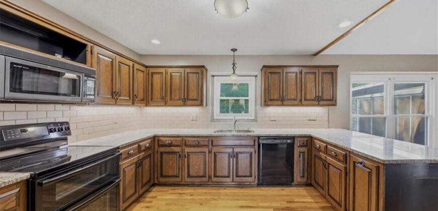 10232 Tracy Avenue, Kansas City, MO 64155