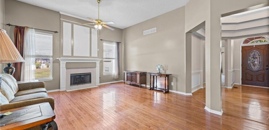 9202 N Charlotte Court, Kansas City, MO 64155