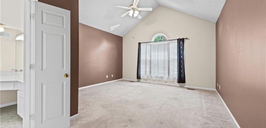 9202 N Charlotte Court, Kansas City, MO 64155