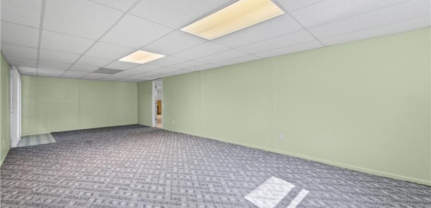 9202 N Charlotte Court, Kansas City, MO 64155