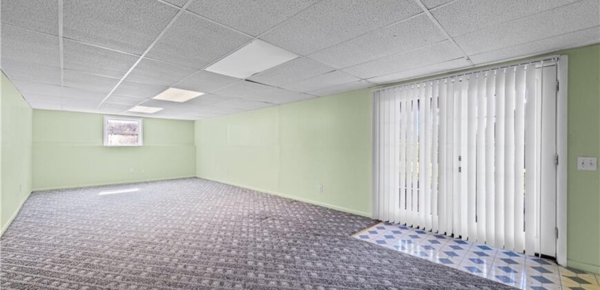 9202 N Charlotte Court, Kansas City, MO 64155