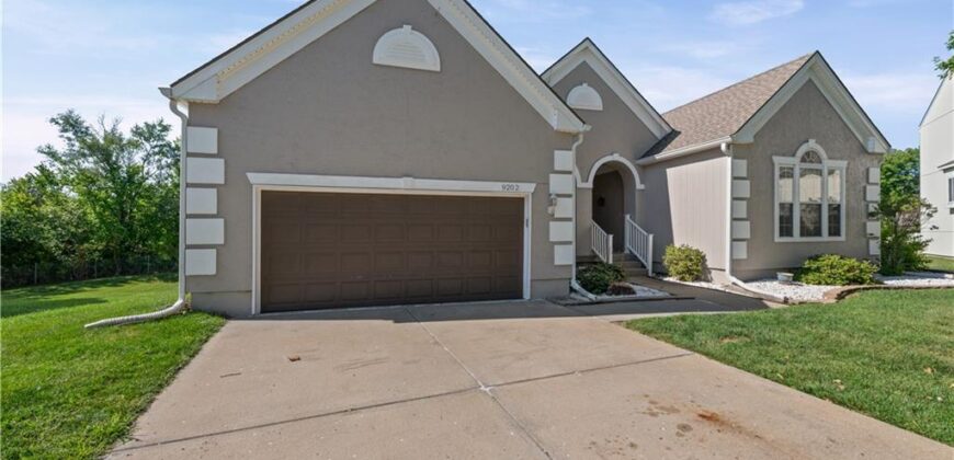 9202 N Charlotte Court, Kansas City, MO 64155