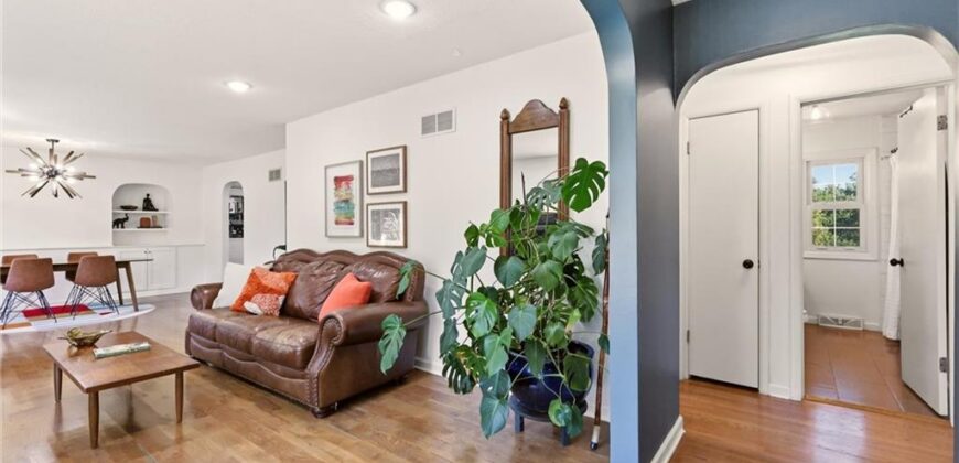 6004 NW Crystal Pool Drive, Platte Woods, MO 64151