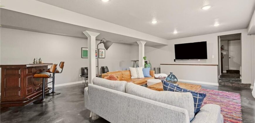 6004 NW Crystal Pool Drive, Platte Woods, MO 64151