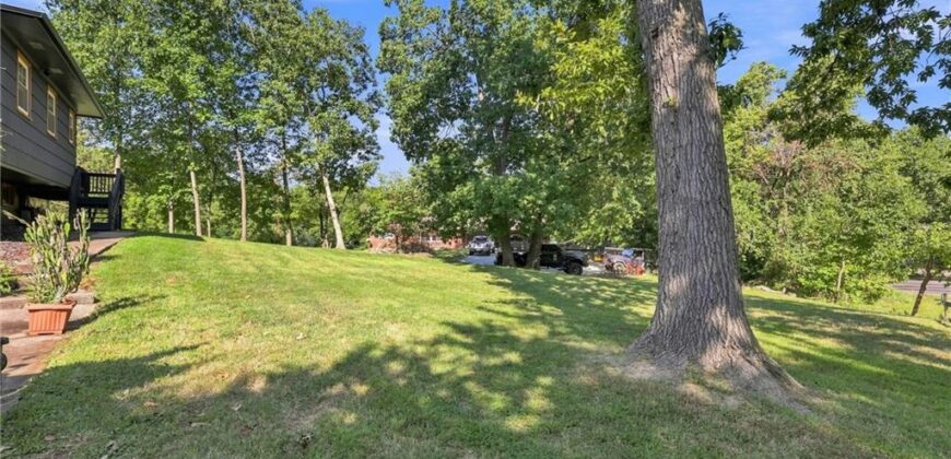 6004 NW Crystal Pool Drive, Platte Woods, MO 64151