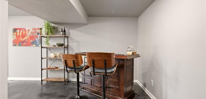 6004 NW Crystal Pool Drive, Platte Woods, MO 64151