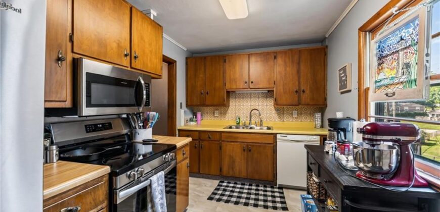 1004 NE 60th Street, Gladstone, MO 64118