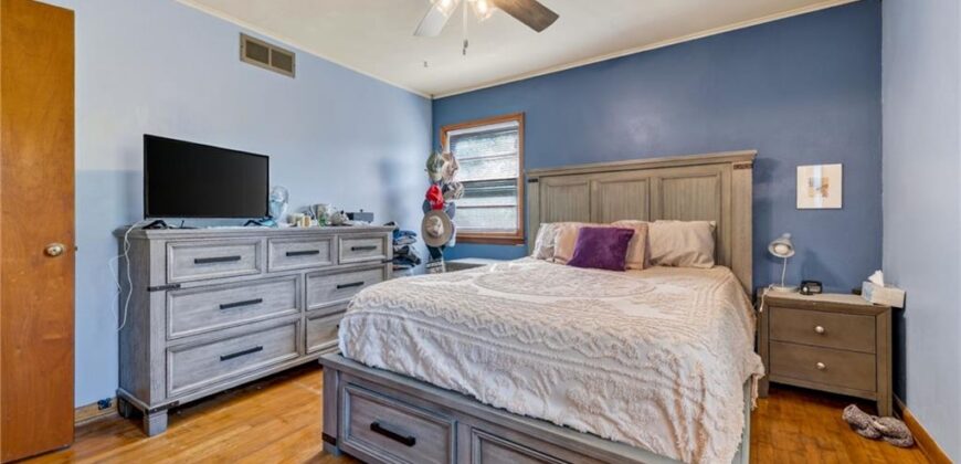 1004 NE 60th Street, Gladstone, MO 64118