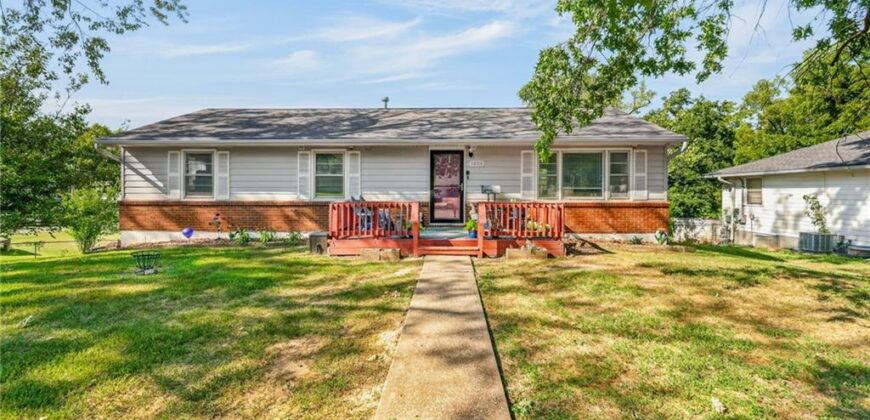 1004 NE 60th Street, Gladstone, MO 64118