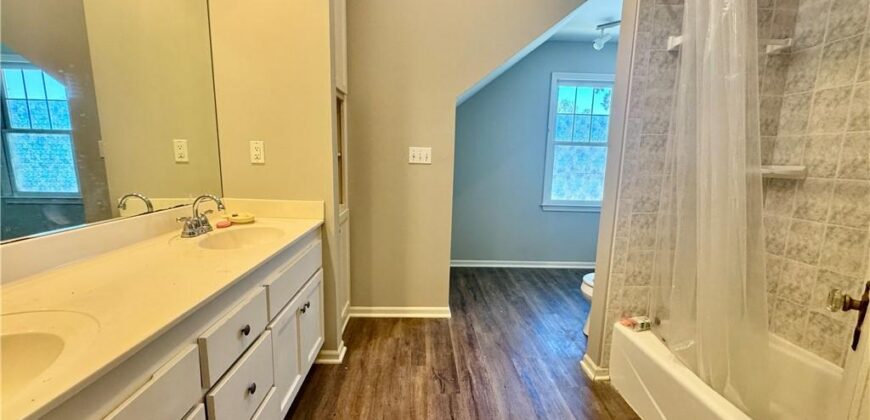 818 East Street, Parkville, MO 64152