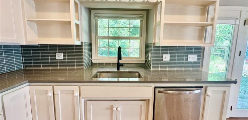 818 East Street, Parkville, MO 64152