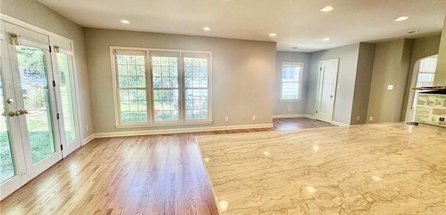 818 East Street, Parkville, MO 64152