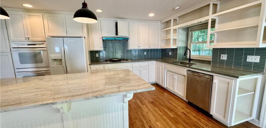 818 East Street, Parkville, MO 64152