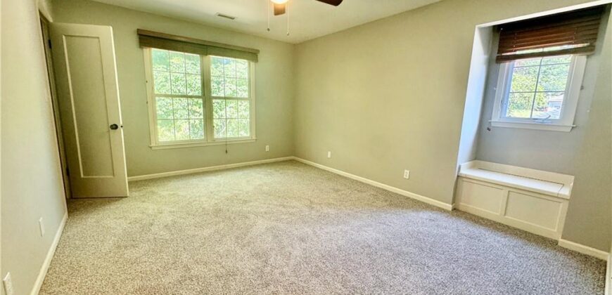 818 East Street, Parkville, MO 64152