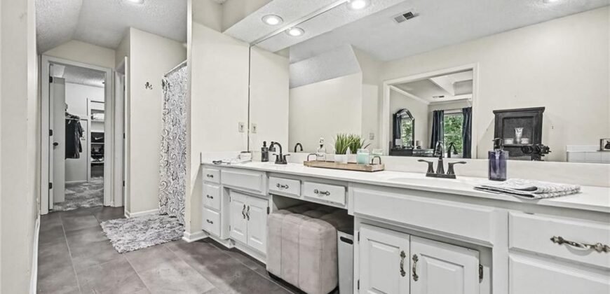 7645 N Lucerne Court, Kansas City, MO 64151