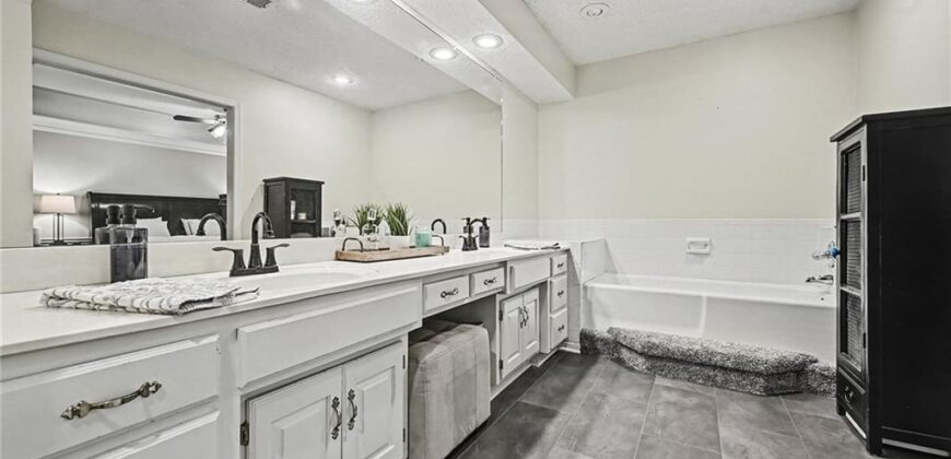 7645 N Lucerne Court, Kansas City, MO 64151