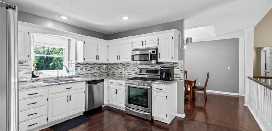 4511 NW APACHE Drive, Riverside, MO 64150