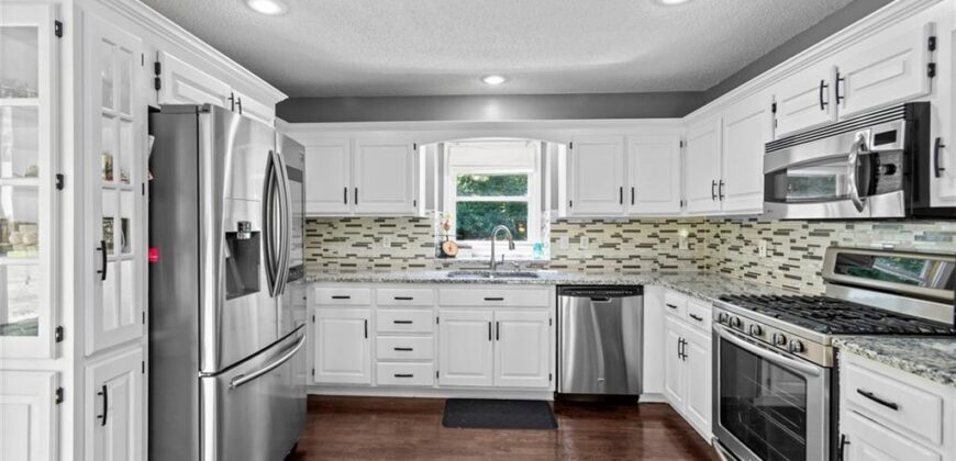 4511 NW APACHE Drive, Riverside, MO 64150
