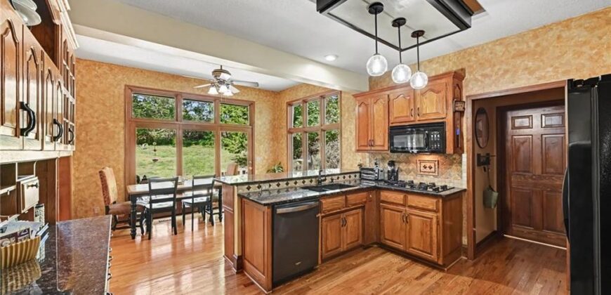 8225 NW Weatherby Drive, Weatherby Lake, MO 64152
