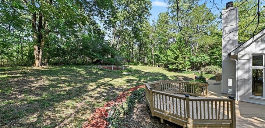 8225 NW Weatherby Drive, Weatherby Lake, MO 64152