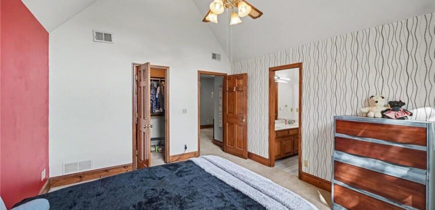8225 NW Weatherby Drive, Weatherby Lake, MO 64152