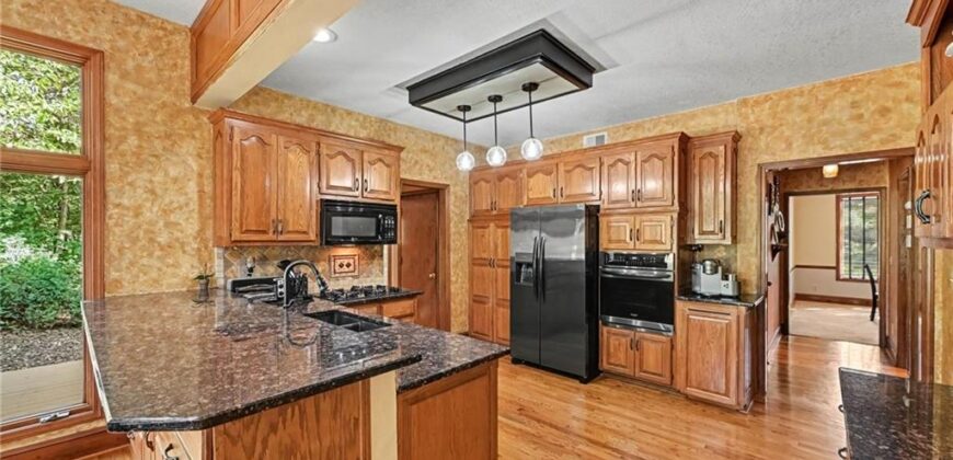 8225 NW Weatherby Drive, Weatherby Lake, MO 64152