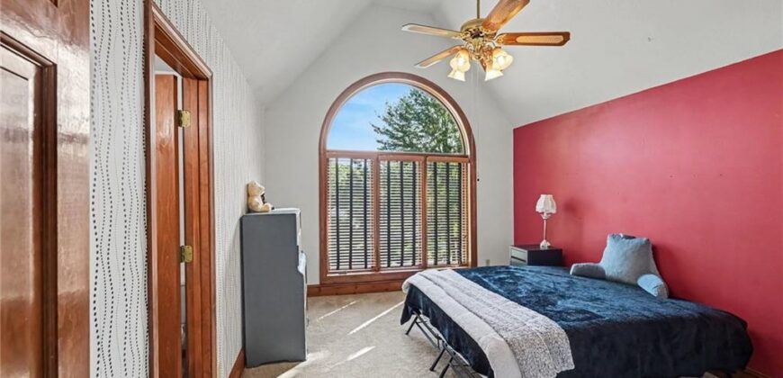 8225 NW Weatherby Drive, Weatherby Lake, MO 64152