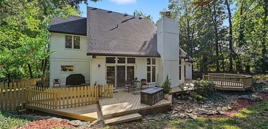 8225 NW Weatherby Drive, Weatherby Lake, MO 64152